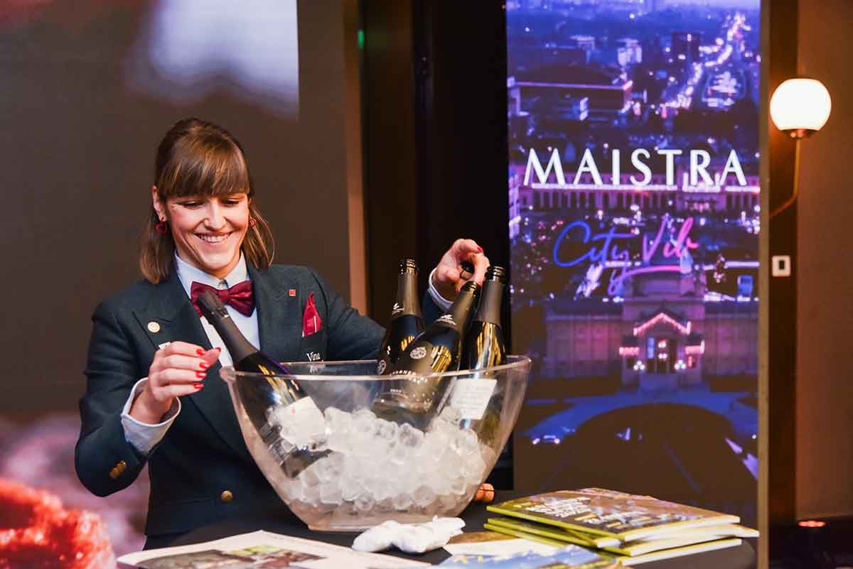 TU Sun & Sea workshop opening champagne